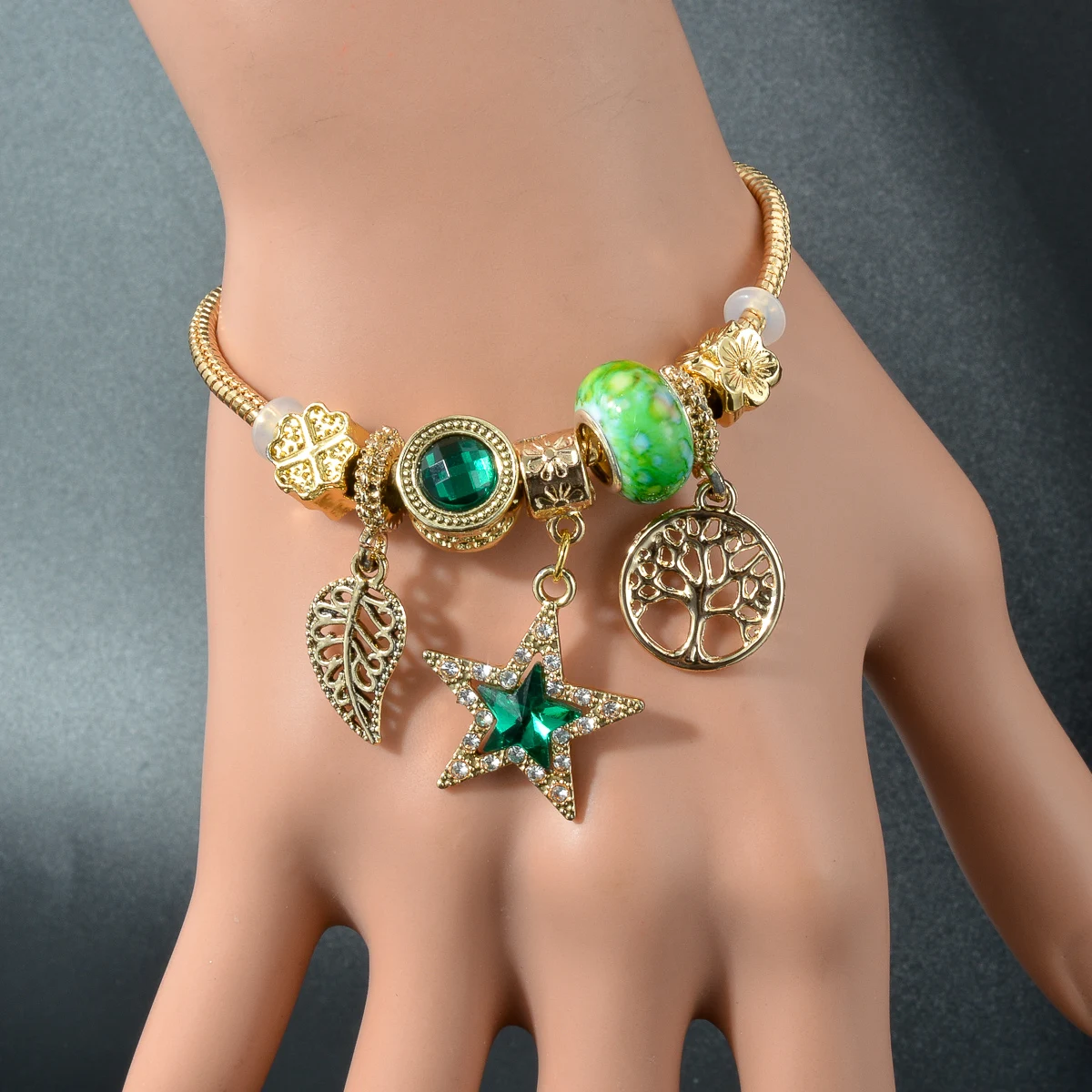 Lucky Yellow Green Bracelet Cute Bee Pendant Stainless Steel Bracelet Sister Model Jewelry Accessories For Friends Gifts