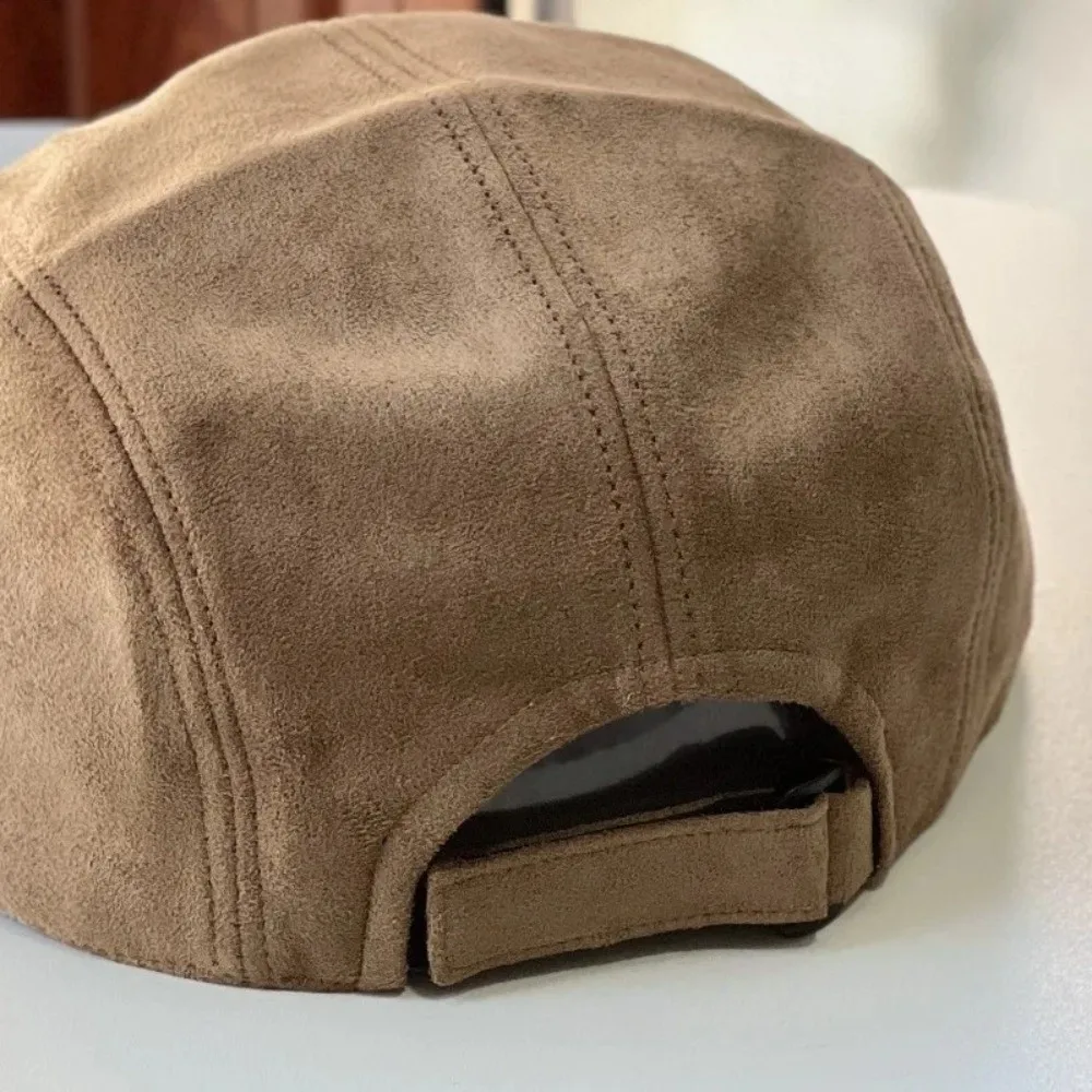 

Casual Short Brim Baseball Cap Solid Color Flat Edge Duckbill Cap Adjustable Five-Piece Suede Hat Unisex