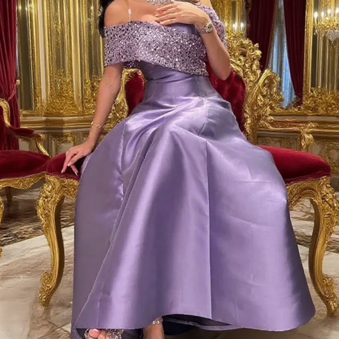 فستان حفلات بدون حمالات من الساتان بدون حمالات على شكل حرف a بالترتر الأرجواني لعام 2025 بطول الأرض بدون ظهر فستان حفلة موسيقية مخصص