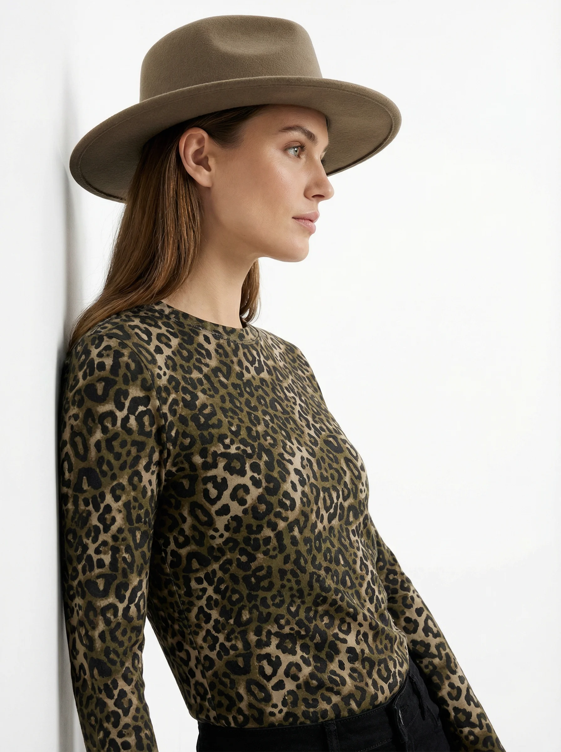 

Slim Fit Long Sve round Ne Leopard Print T-irt Casual Sle Cotton Spring Autumn Women's Faion Base Layer irt