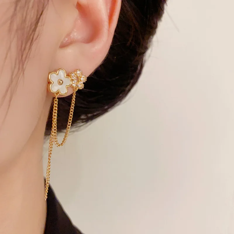 Summer New Fashion Zircon White Flower Chain Tassel Exquisite Light Luxury Small Fresh Long Earrings for Women.