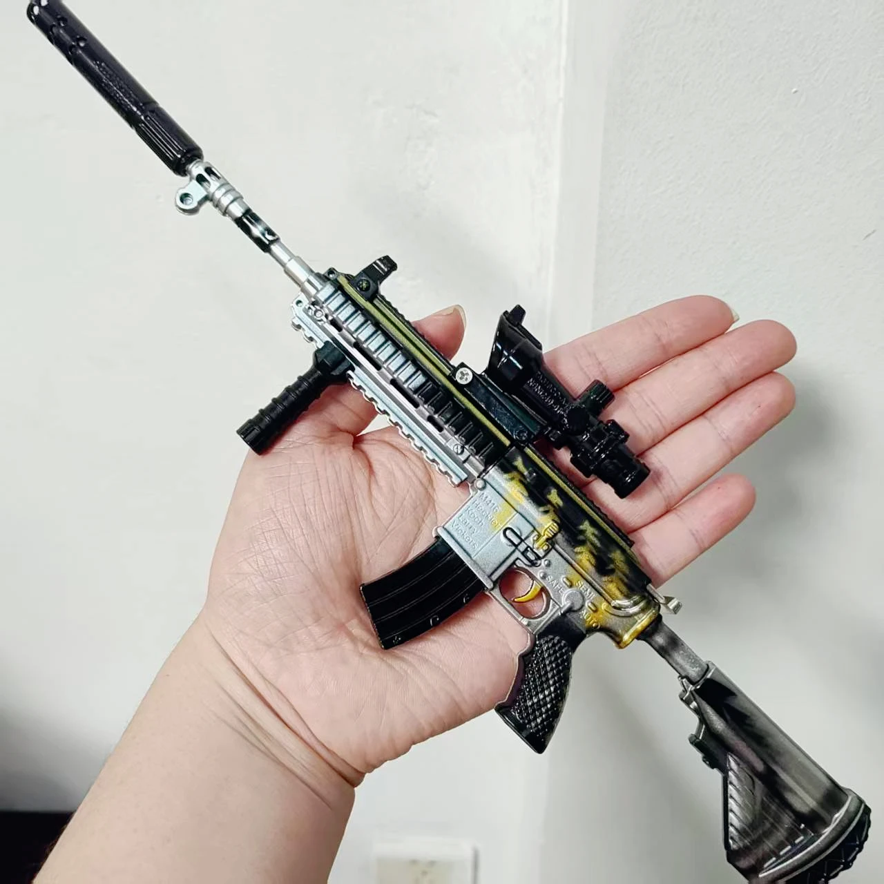 30CM M416 Model karabinu Alloy Mini Model pistoletu PUBG Broń Jedi Zabawka Pistolet Fidget Zabawka Ozdoba na biurko dla chłopca Dorośli Prezent świąteczny