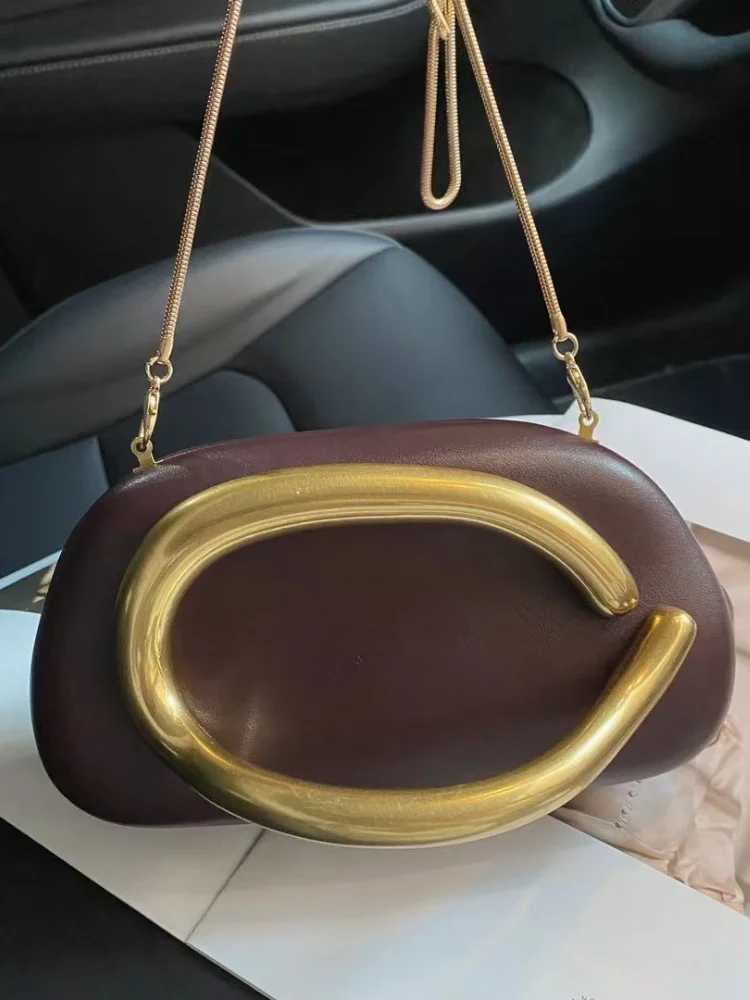 Goldene Metallverschluss-Clutch-Tasche für Damen, Abendtasche für Hochzeit und Party, Niedliche Handtasche in Dunkelrot und Beige, Winter 2024 Neu – Detail 10