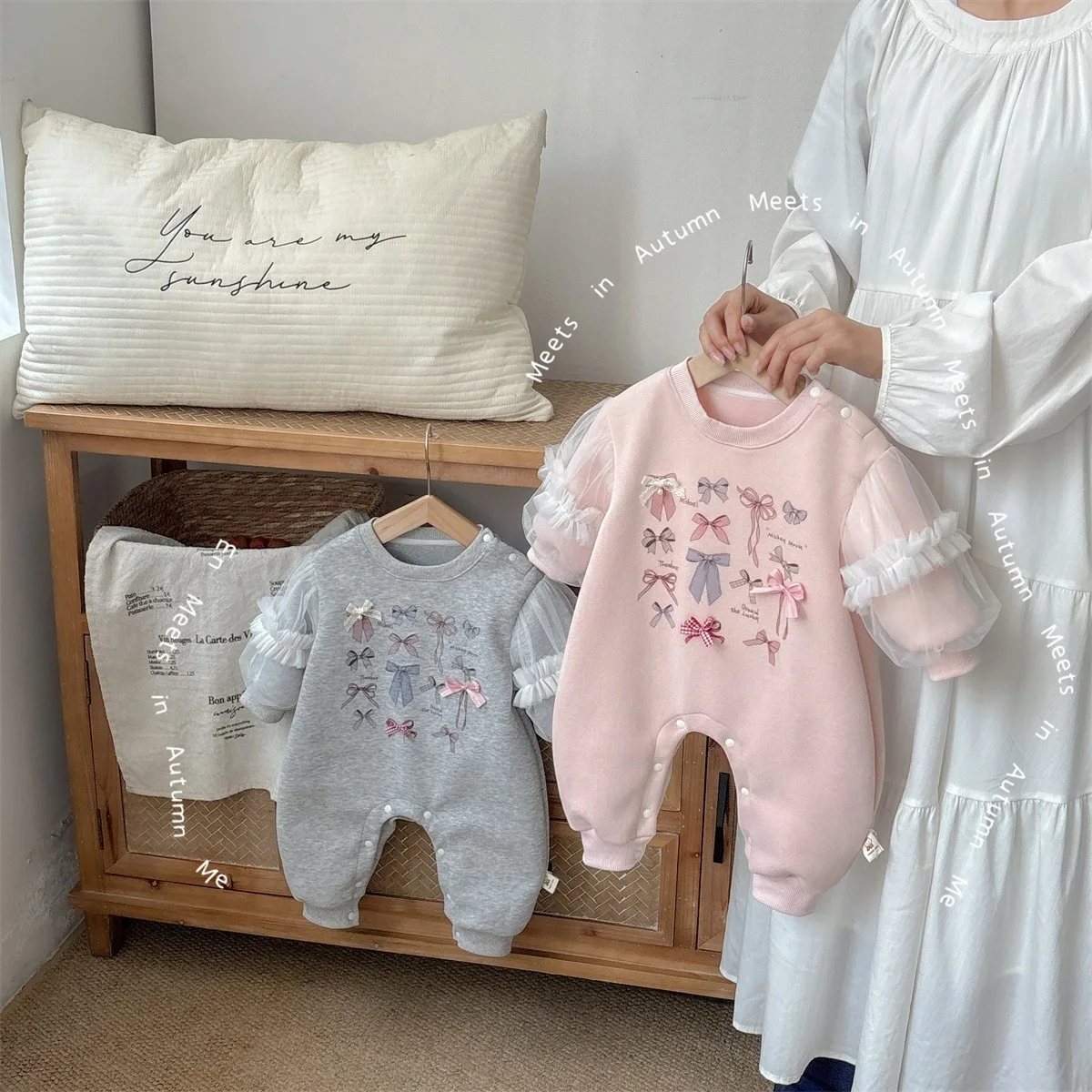 

Autumn Infant Baby Girls Rompers Butterfly Bow Round Neck Toddler Girls Jumpsuit Lace-trimmed Long-sleeved Newborn Girl Bodysuit