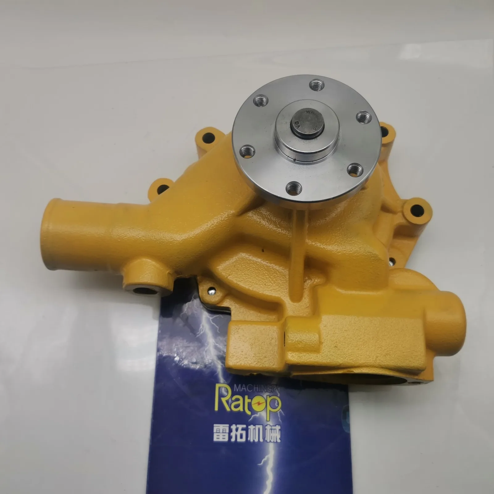 

Excavator Parts PC200-5 6D95 Engine Water Pump 6206-61-1100 6206-61-1102 6206-61-1104