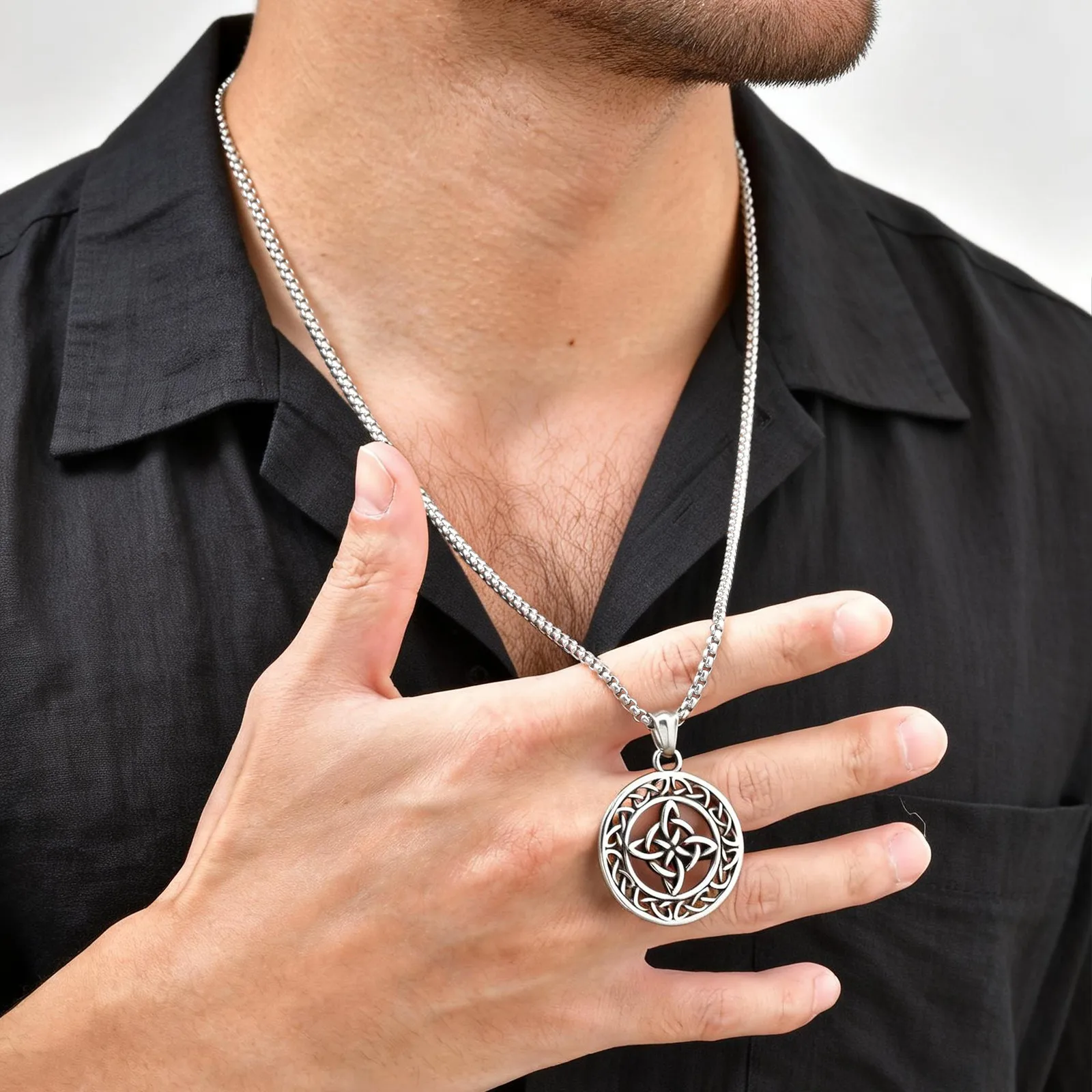 Vintage-Halskette mit keltischem Knoten für Männer und Jungen, runde Halskette mit Anhänger aus Edelstahl, Punk-Amulett-Schmuck, Geschenk – Detail 2