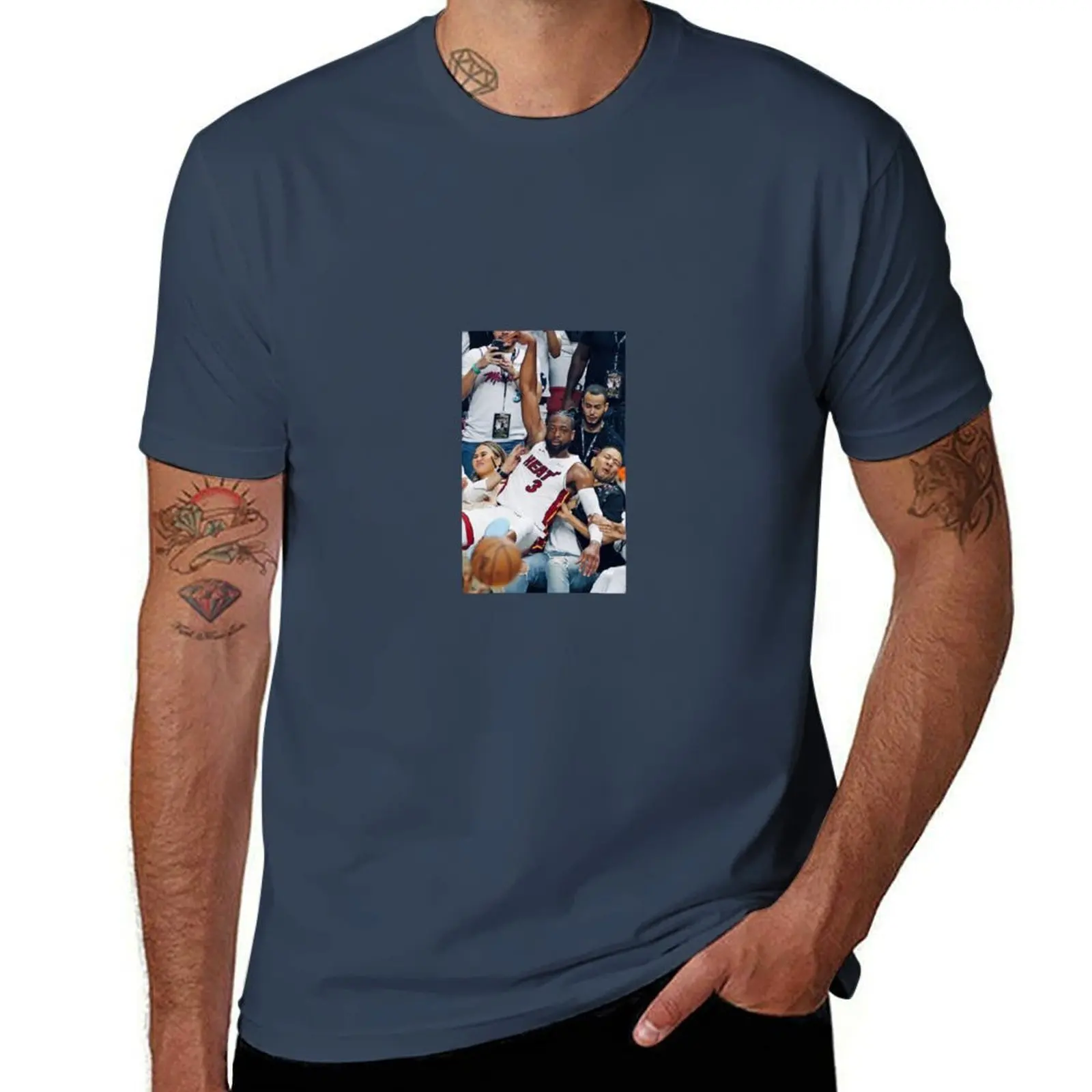 

Dwyane Wade T-Shirt anime tshirt man tshirt T-Shirt