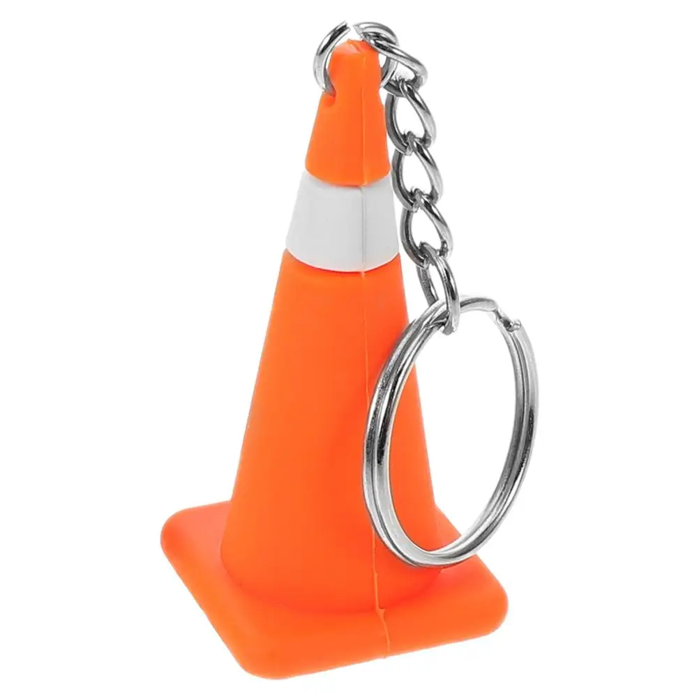 LLavero en forma de cono, conos de tráfico de crema realista, regalos de aleación de Zinc de PVC, llaveros bonitos para niños, niñas, niños y hombres