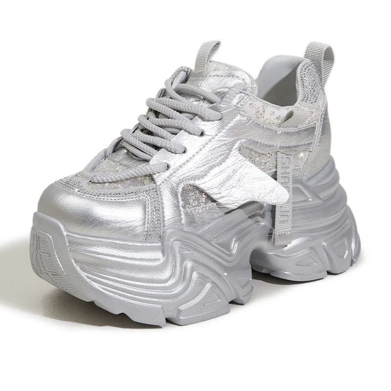 

Кроссовки из микрофибры на высокой платформе 9 см, спортивная обувь для отдыха, женская вулканизированная обувь, блестящие кроссовки со стразами