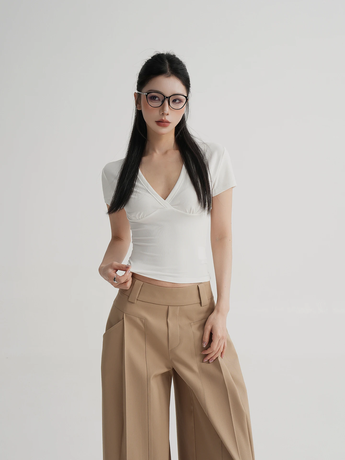 

Футболка с V-образным вырезом и короткими рукавами Slim Fit SRYS AME из волокна Lenzing Lyocell, с завышенной талией, дышащая, удобная, женская.