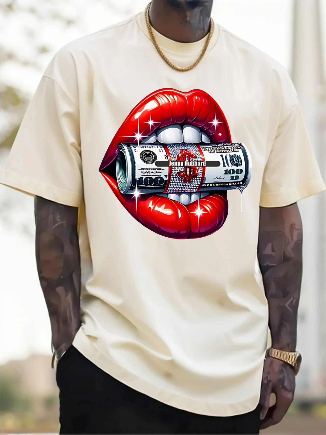 T-shirt décontracté en pur coton pour hommes, avec un design audacieux avec des lèvres rouges mordant une facture laminée de 100 $, respirant et confortable, 2025