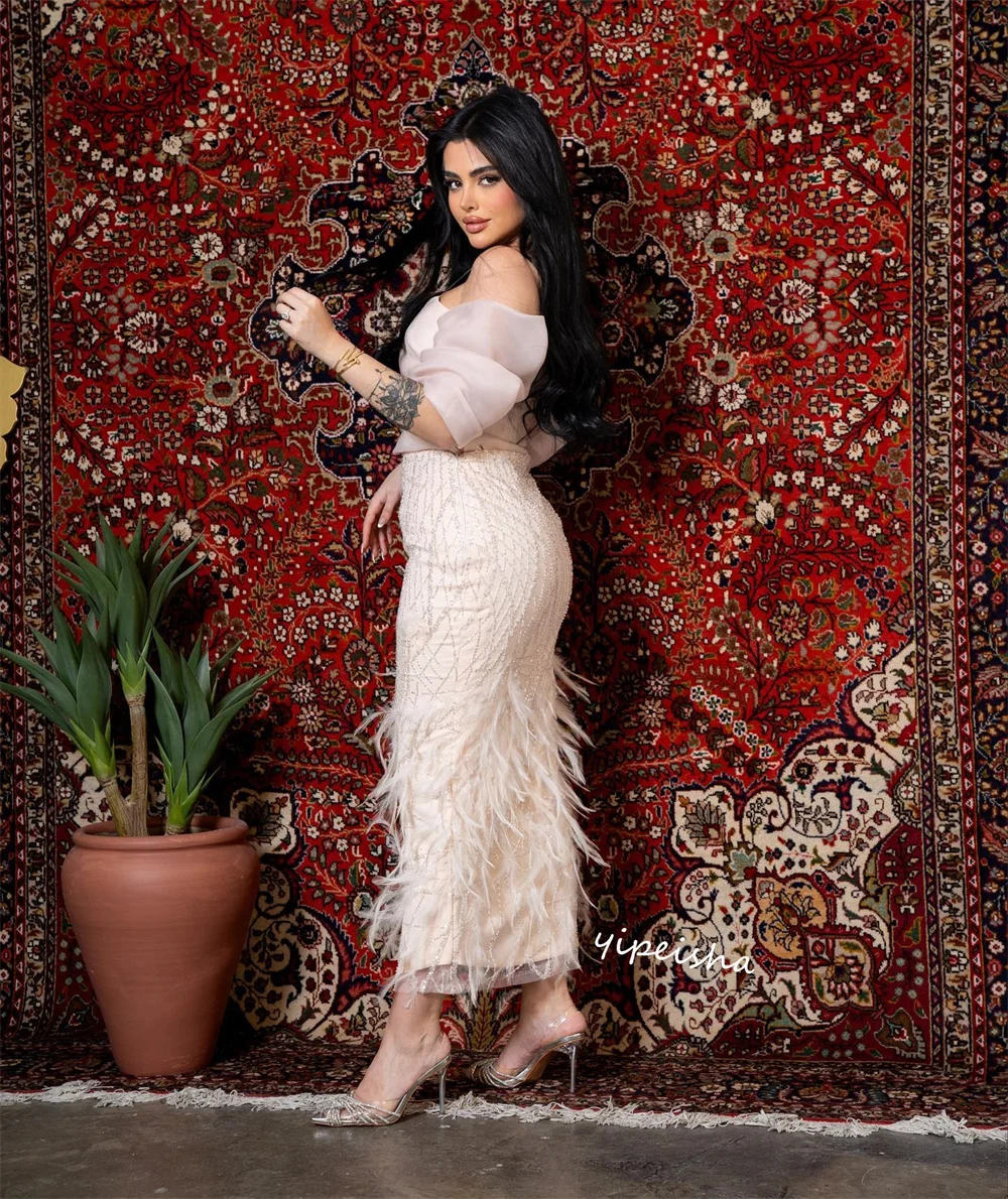 Gaun pesta bulu Satin model A-line, gaun pesta Off-the-shoulder Bespoke, Gaun Midi es Arab Saudi