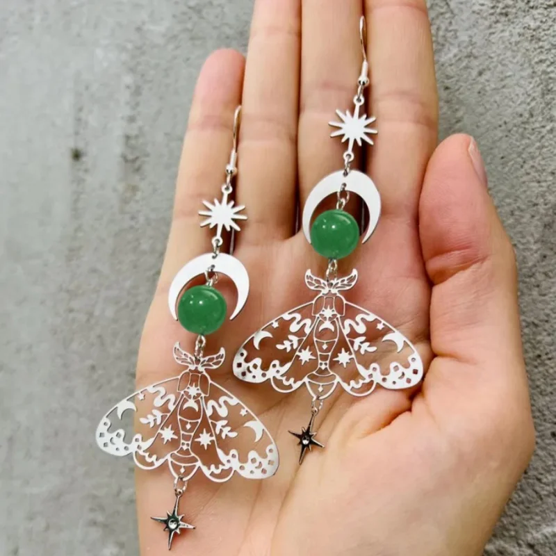 2 قطع رائعة الهيكل العظمي العثة نجمة القمر البوهيمي نمط الحجر الطبيعي معدن فضي اللون الأخضر اللون مطرز استرخى أقراط