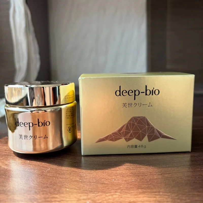 

Крем для лица Deepbio Small Golden Bottle 48г, увлажняющий, для гладкой кожи, легкий и быстро впитывается, оригинальный японский продукт.