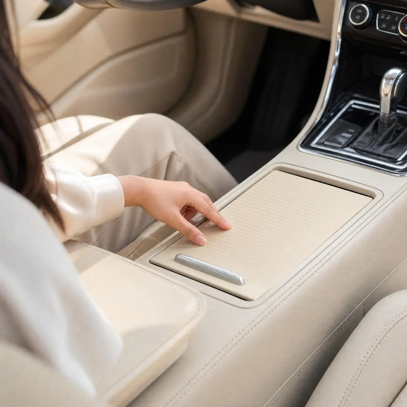 Direct Replacement Center Console Sliding Cover for German Automaker Sedan 200