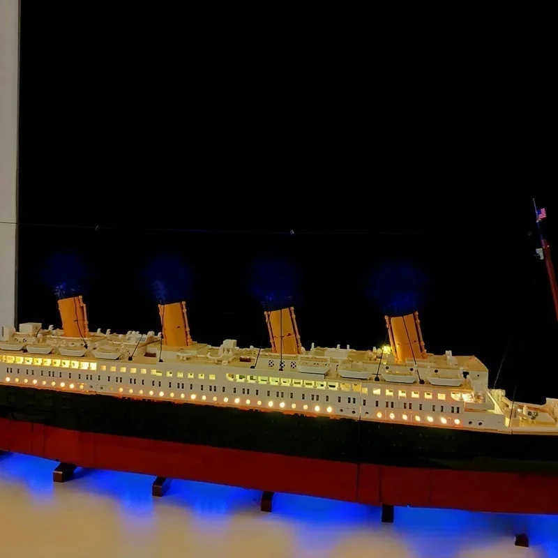 مصباح ليد لتيتانيك 10294 اللبنات مصباح التحكم عن بعد (لا تشمل اللبنات) هدية عيد الميلاد الكريسماس