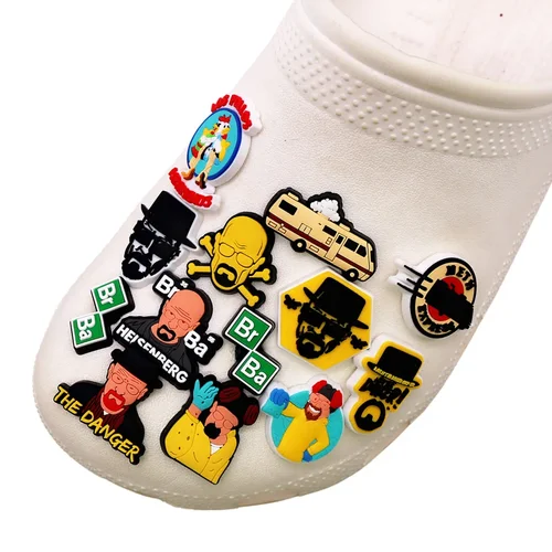 Imagen 2 del producto 1 Uds. Serie de televisión clásica Breaking Bad PVC dijes para zapatos sandalias decoraciones accesorios para zuecos hebilla regalos de fiesta Unisex