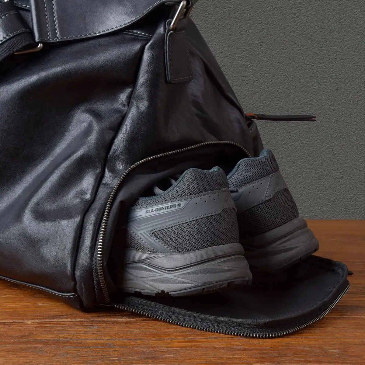 Bolso de viaje de cuero genuino hecho a mano de diseñador informal para hombre, bolsa de fitness para equipaje grande negra de cuero de vaca suave de lujo para deportes al aire libre