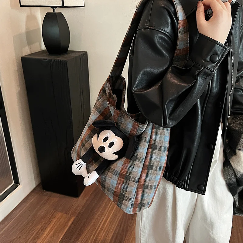 Disney autumn and winter Mickey Mouse retro fashion portable women's bag cartoon doll plaid simple versatile shoulder bag