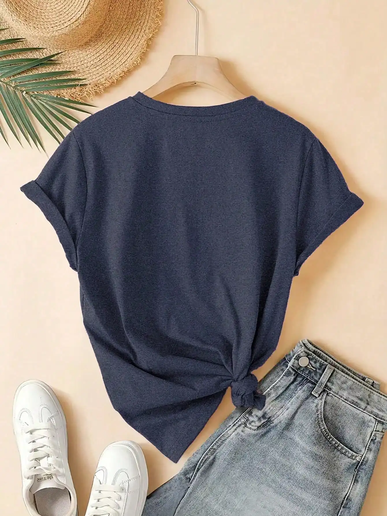 

Женская повседневная винтажная футболка с принтом «Соленая девушка с зонтиком и дождем»