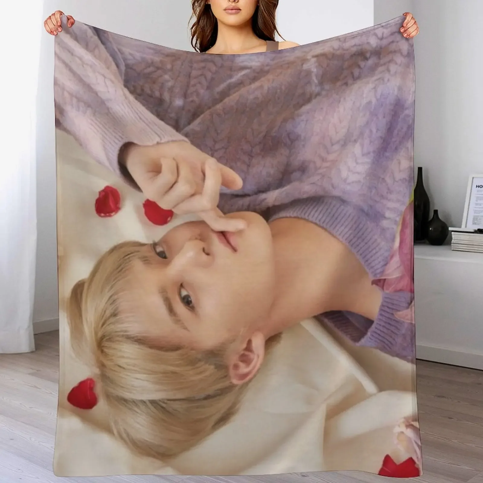

Jinyoung CIX - 'OK' Episode 1 : OK Not Teaser Pictures 458 BX, Seunghun, Yonghee, Bae Jinyoung, Hyunsuk KPOP boy b Throw Blanket