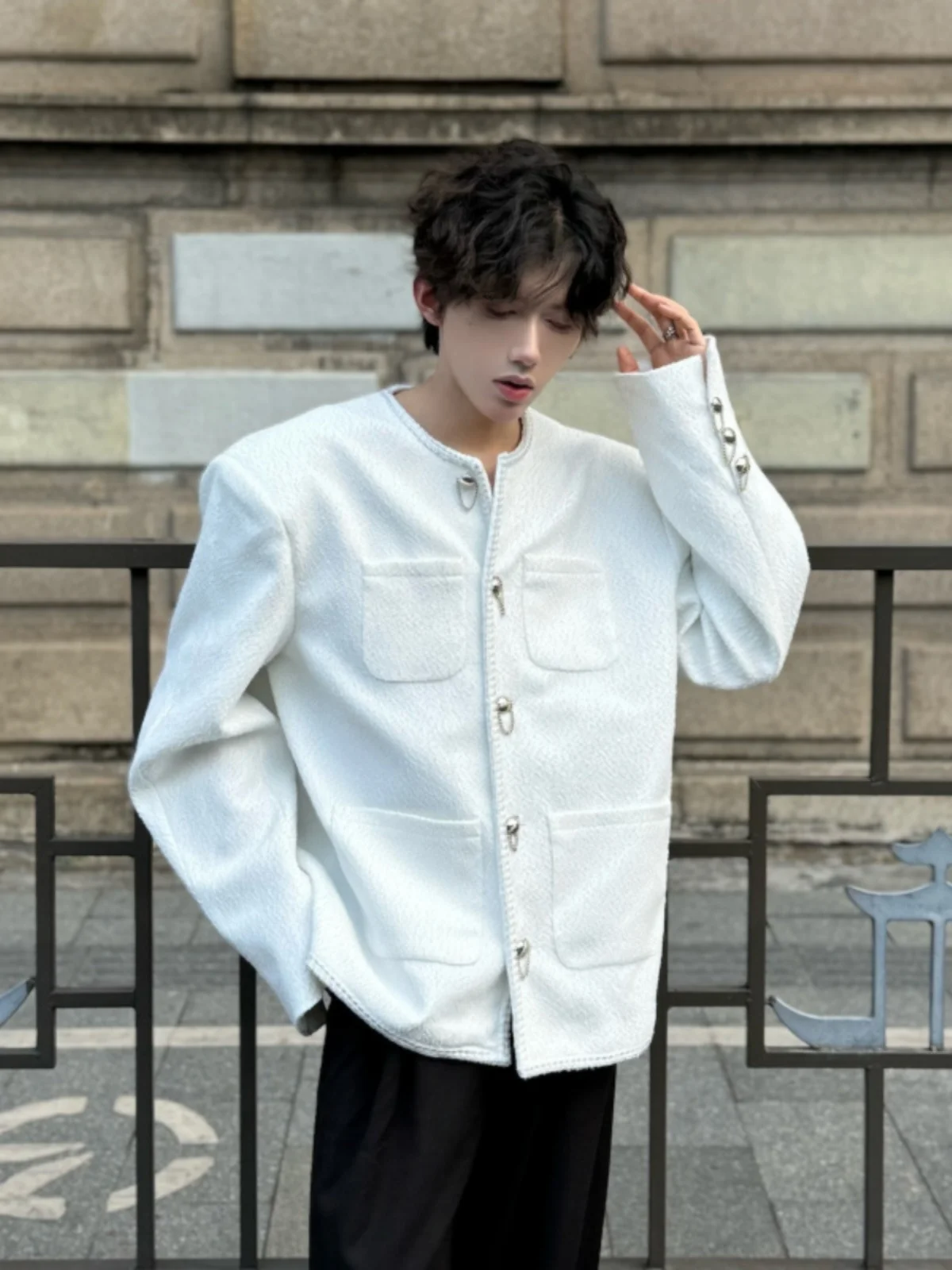 

Pang Bowen White Fraance Sle Men's Jaet Collarl Design Spring Autumn High-End Feelings Faionable Outerwear