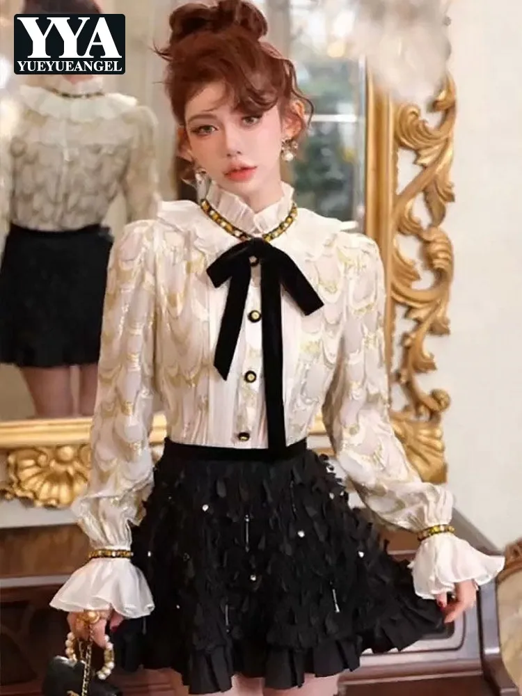 

Весенне-летний женский комплект: блузка с рюшами и расклешенными рукавами, кружевными вставками и мини-юбка выше колена