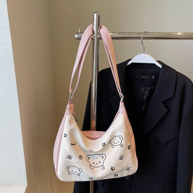 

Винтажная женская сумка с резным цветочным узором и кожаной бахромой в богемном стиле