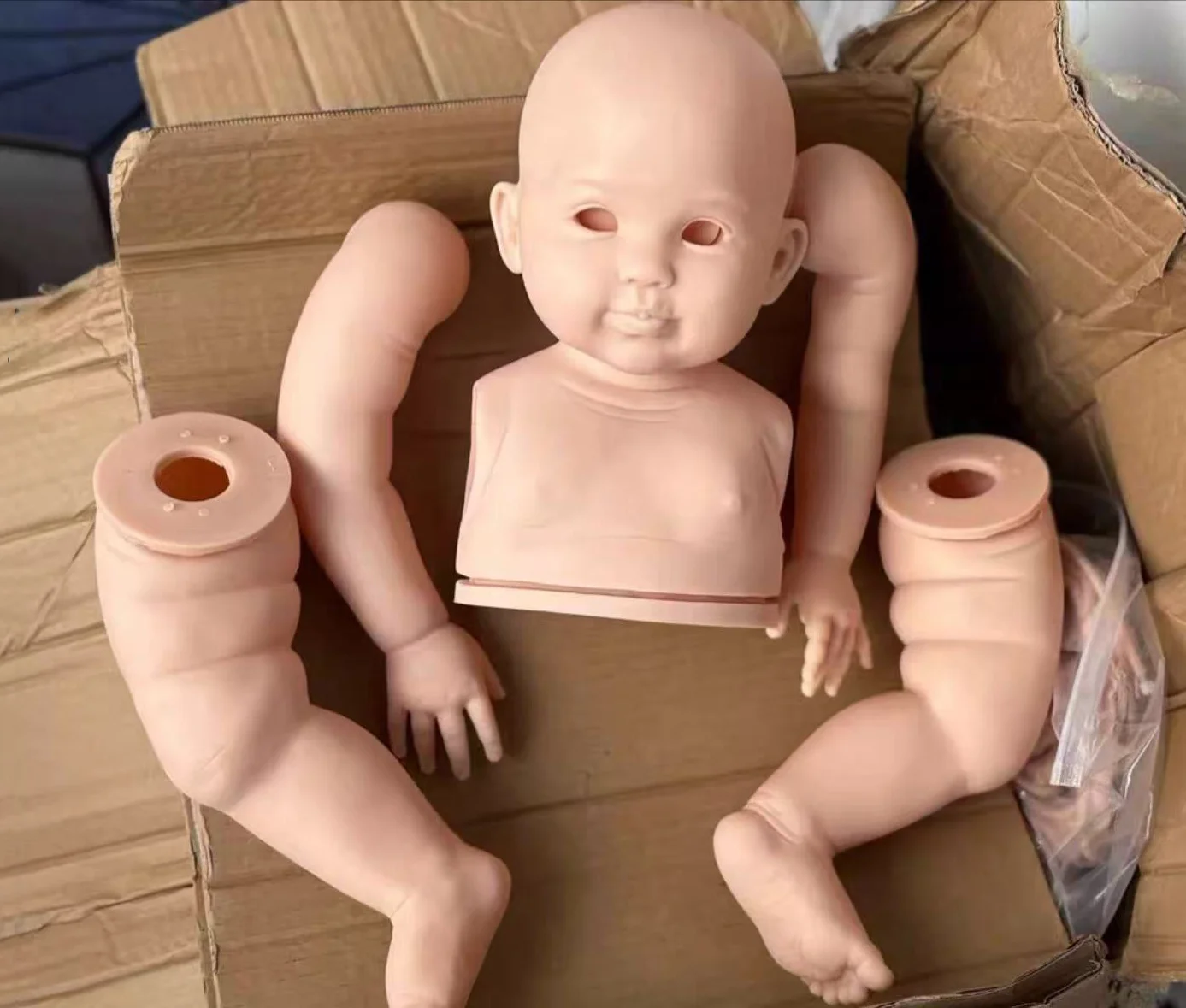 28 inch emmeline enorme grootte herboren pop kit onvoltooide ongeverfde DIY-onderdelen met lichaam en willekeurige ogen connector inbegrepen