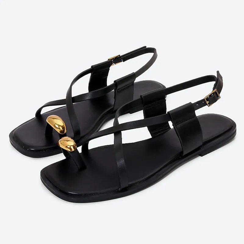 

Summer Black Flat Sandals for Woman Fashion Brand Metal Decoration Clip Toe Beach Sandals Cross Strap Buckle Design Flip Flops