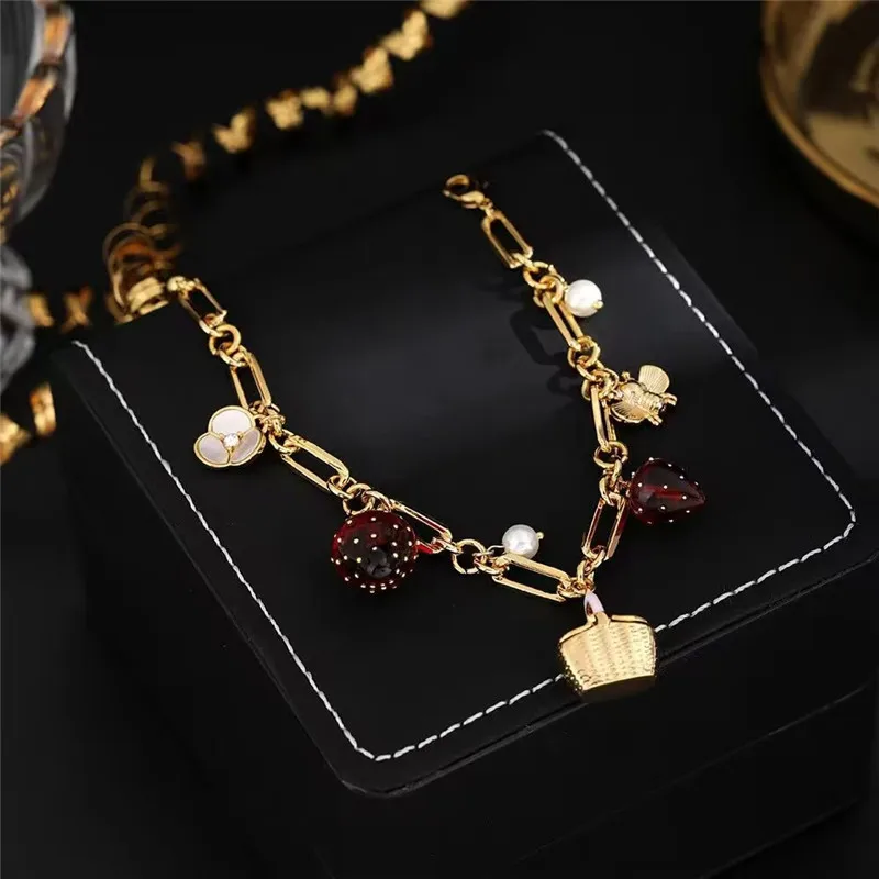

Gold Plated Pearl Bee Strawberry Clover Necklace Bracelet Set Fashionable Luxury Jewelry Accessories for Ladies Commuting Daily