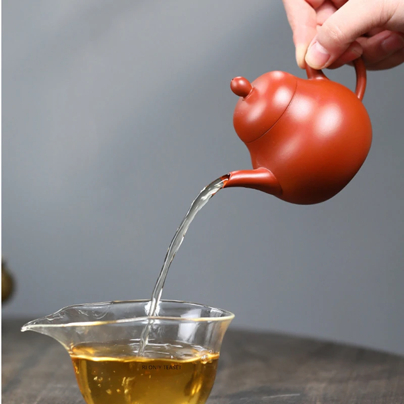 

130ml Chinese Yixing Purple Clay Teapots Famous Handmade Pear-shaped Tea Pot Beauty Kettle Household Zisha Tea Set Teaware