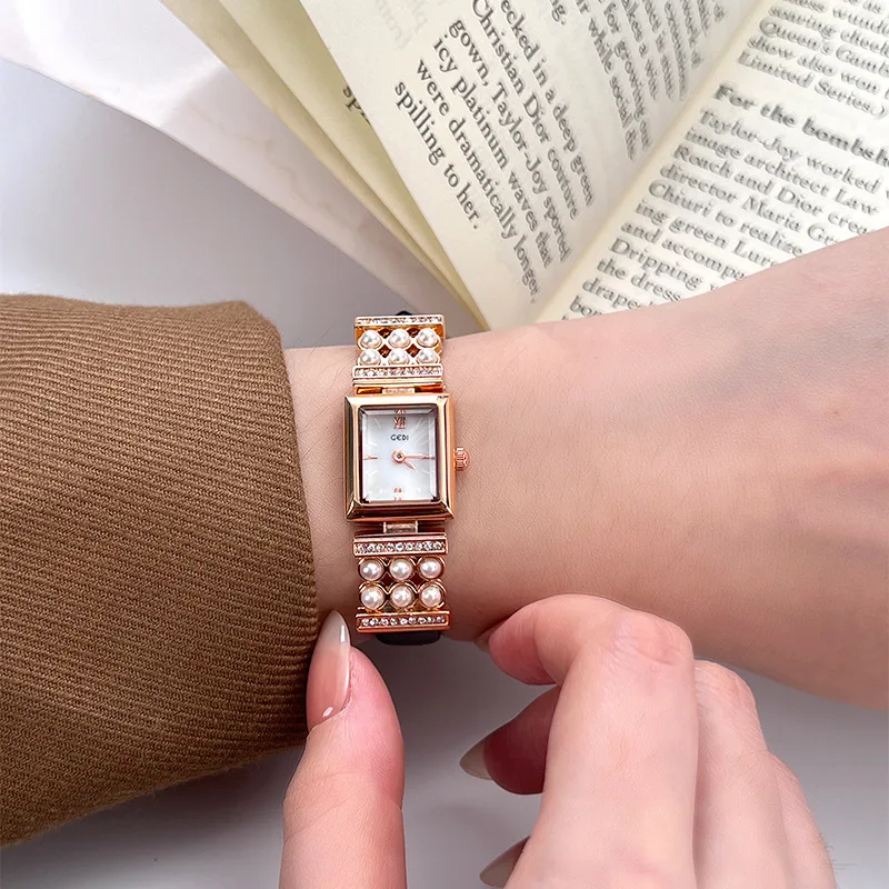 GEDI ساعة نسائية خفيفة فاخرة عالية الجمالية خمر ساعة كوارتز مقاومة للماء أم اللؤلؤ ساعة فساتين راقية الهدايا