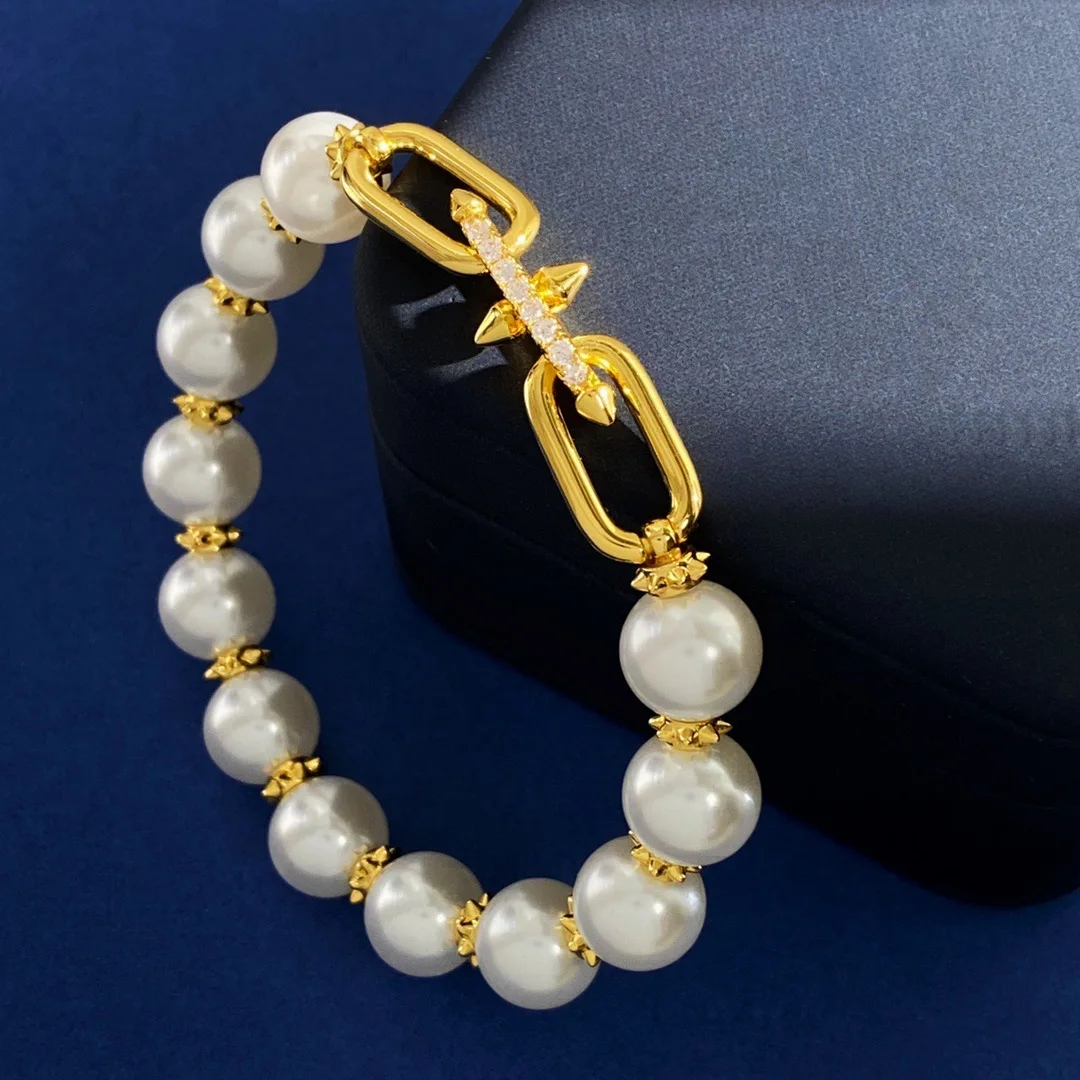 

New Style Rivets Style White Pearl Elastic Rope Bracelet For Women Fashion Jewelry Birthday Gift