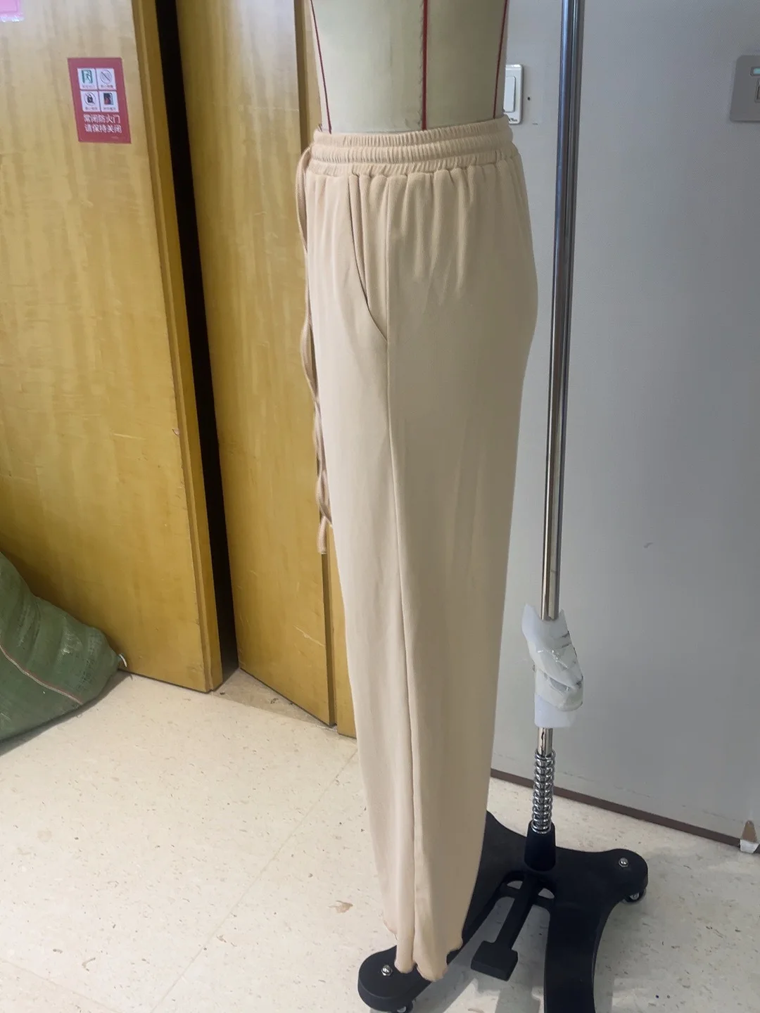 กางเกงขากว้างมีเชือกผูกเอว กางเกงขากว้างลำลองและอเนกประสงค์ กางเกงเอวสูงสำหรับเสื้อผ้าสตรีฤดูใบไม้ผลิและฤดูร้อน