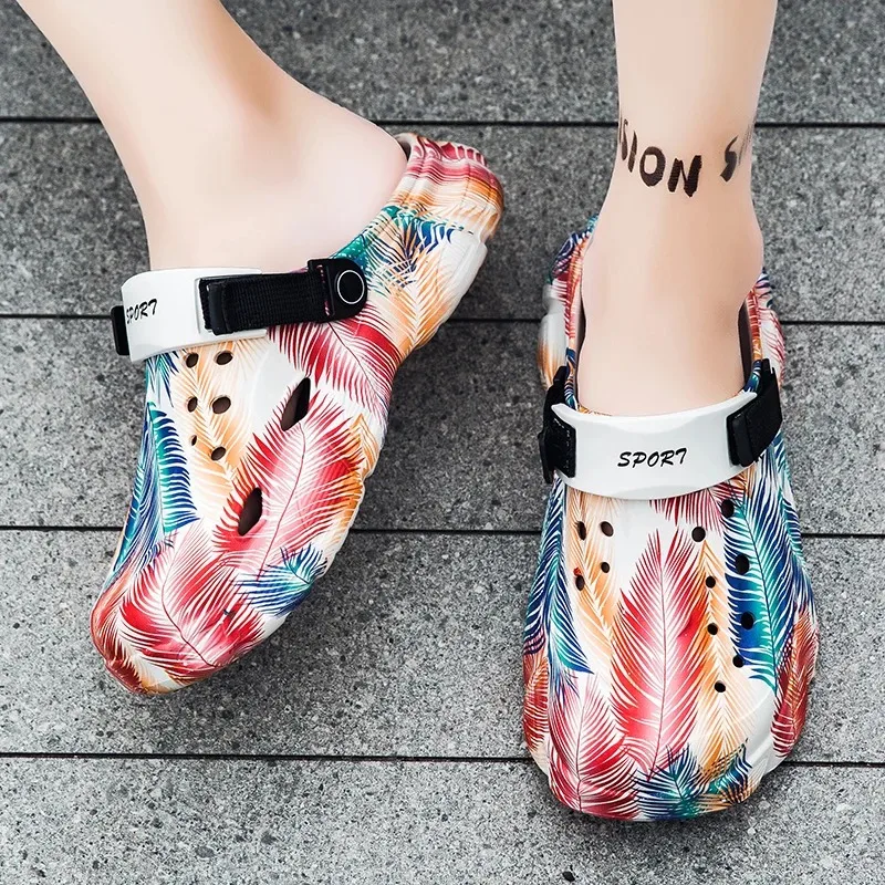 Scarpe slip-on leggere, traspiranti, antiscivolo, alla moda e casual modello 2025 con fori, comode ciabatte da spiaggia