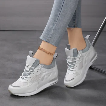 여성 용수철 메쉬 높이 작은 흰색 신발, 통기성 캐주얼 스포츠 스니커즈, 2024 가을 신상 
