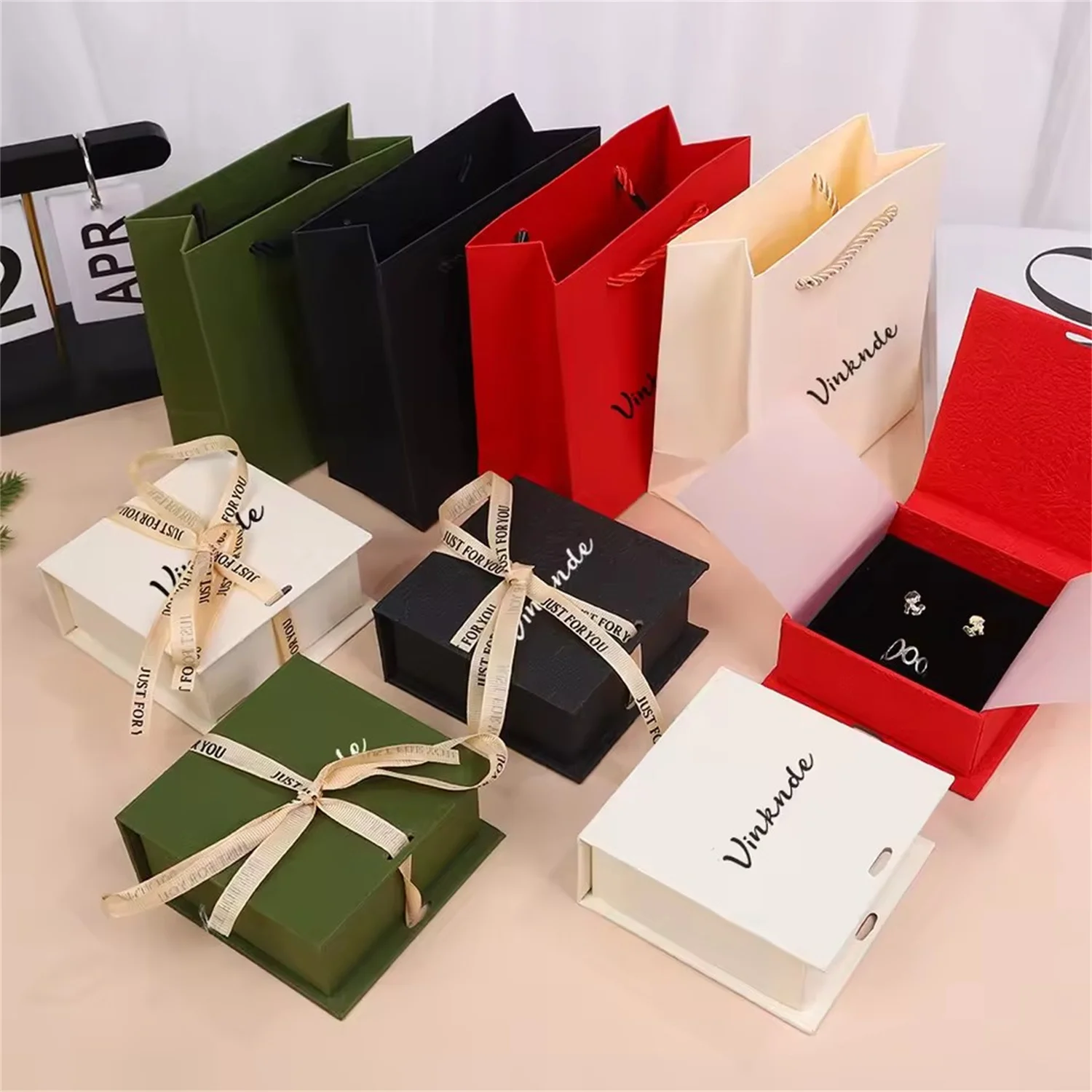 

Custom Flip Top Jewelry Box for Small Business Logo Printed Ring Earring Organizer Dual Use for Cosmetics Bracelet Packaging