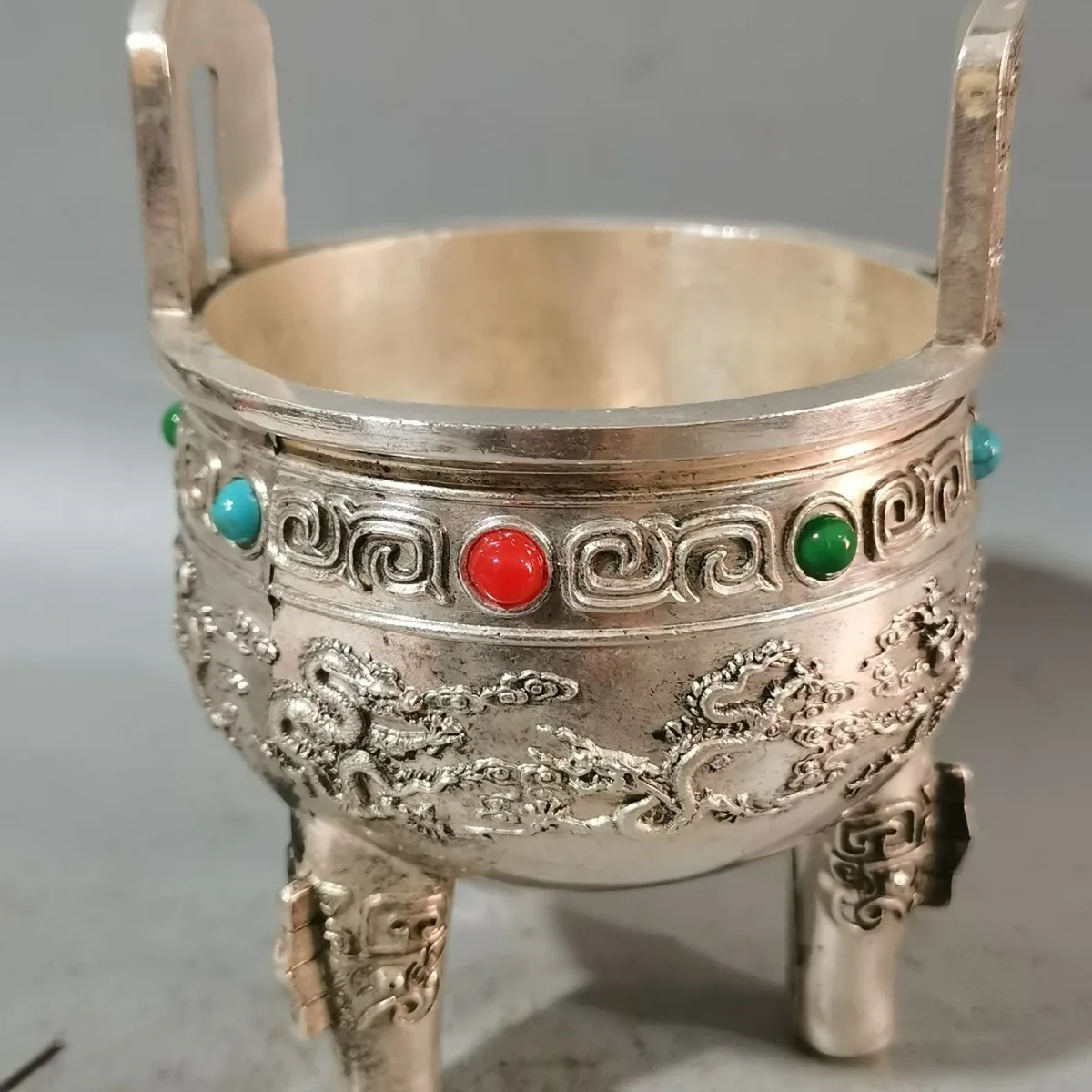 

Collection Year Kowloon Tripod Incense Burner White Copper Silver Plated Tripod Inlaid Gemstone Incense Burner Ornament