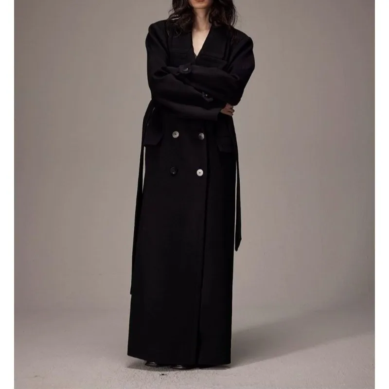 새로운 울 가을 겨울 코트는 루즈하고 고급스러운 두꺼운 더블 브레스티드 울 코트로 날씬해 보입니다.