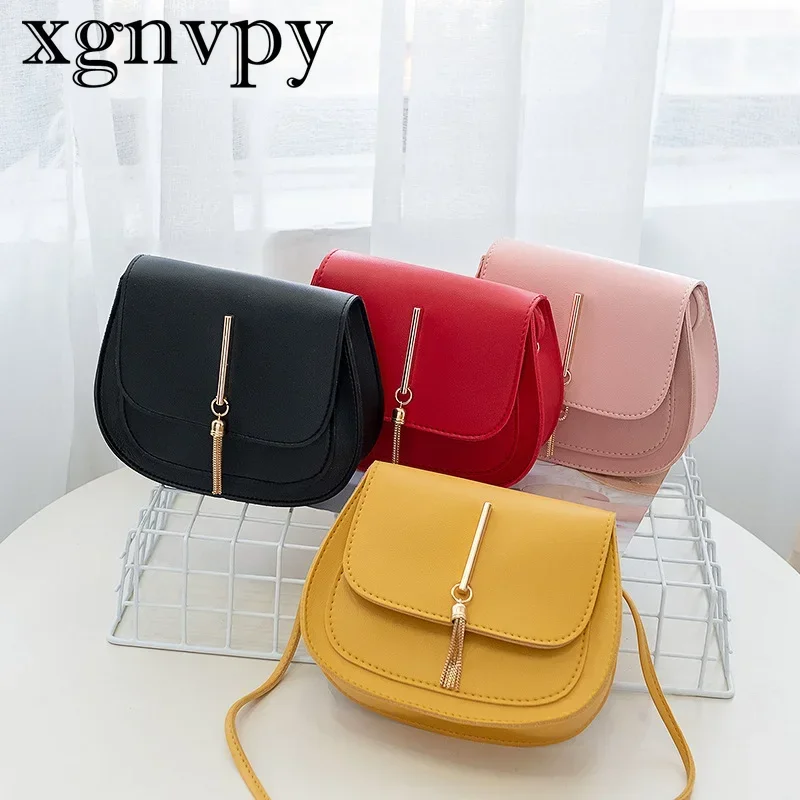 xgnvpy New Gold Fringe Double Half Circle Single Shoulder Saddle Bag Fashion Casual Mobile Phone Bag