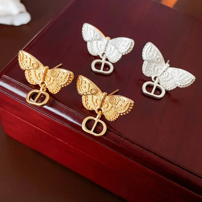 

French Retro-style Butterfly Stud Earrings, Fashionable and Elegant,versatile Earrings,niche and Light Luxury Earrings for Girls