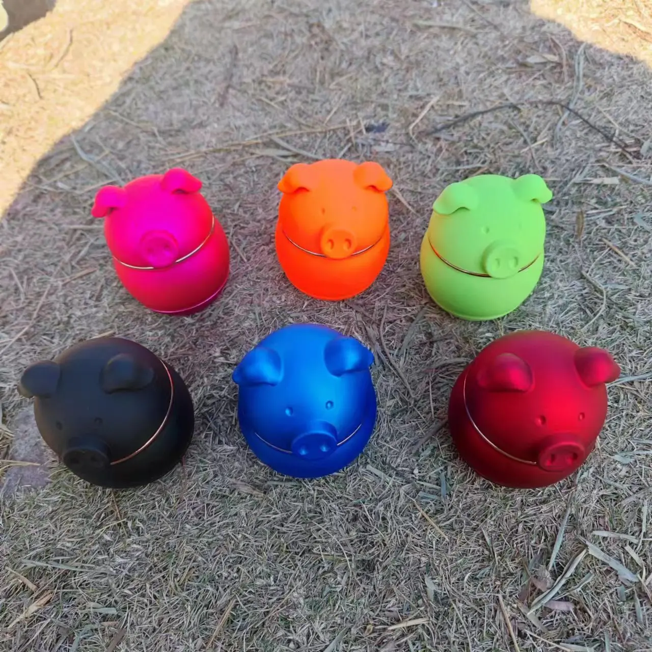 New 7cm cute pig shaped grinder cigarette accessories available in multiple colors