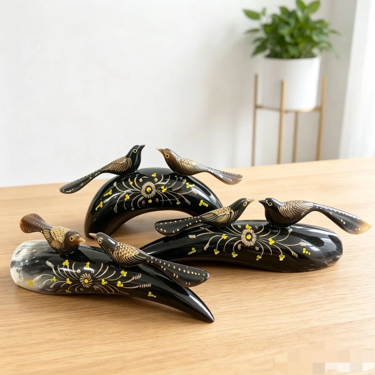 High-end handcrafted ornaments made from genuine horn, featuring designs such as magpies, cranes, and parrots; suitable for disp
