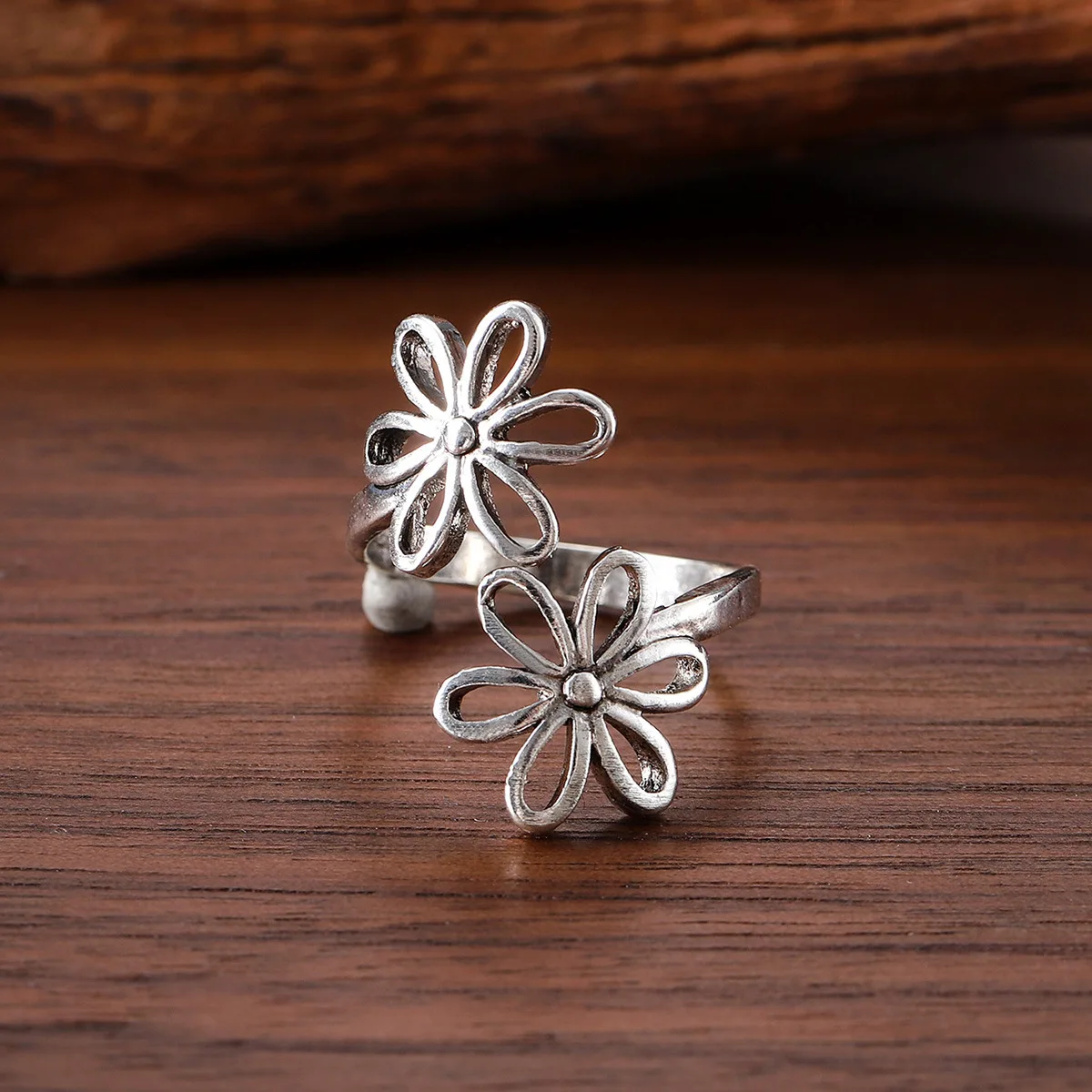 DIY accessories Cross-border European and American new retro and old double flower hollow ring, niche cold wind sweet and cool a