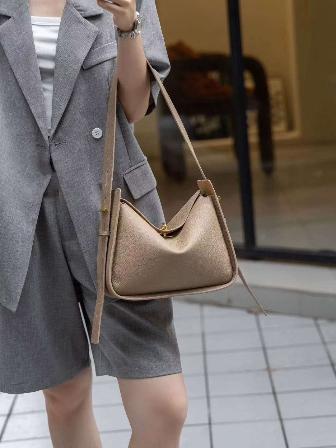 

Luxury Women's Crossbody Bag Top Layer Cowhide Large Capaci Lychee Pattern Underarm Bag Soft Handle Vintage Sle Daily Use