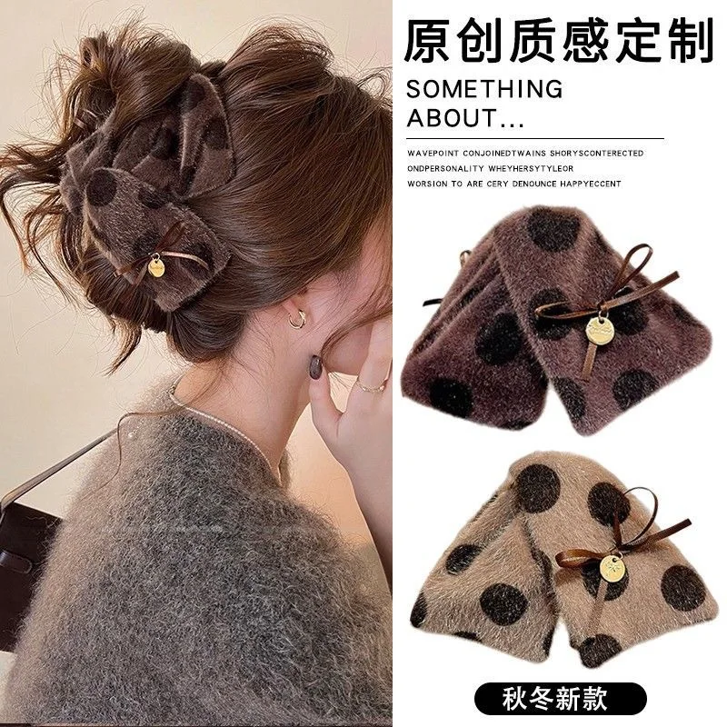 

2026 New Large Plaid Polka Dot Plush Shark Hair Clip for Women Fall Winter French Hepburn Style Advanced Sense