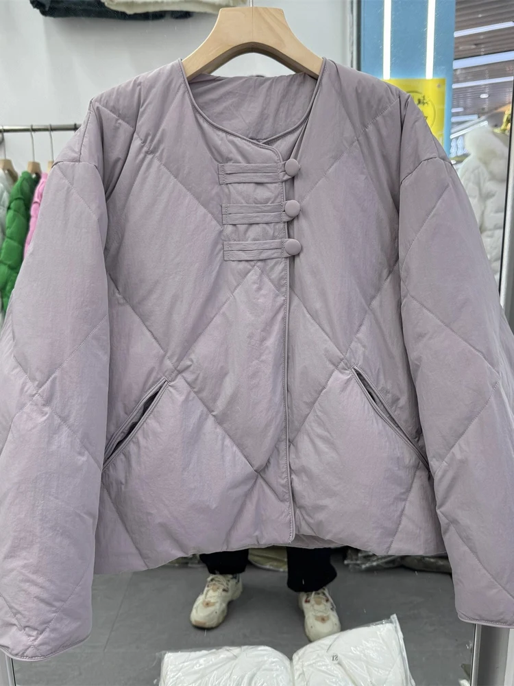 

2025 Winter New Women's New Chinese style Three Button Round Neck Diamond Grid White Duck Down Thick Warm Short Style Coat