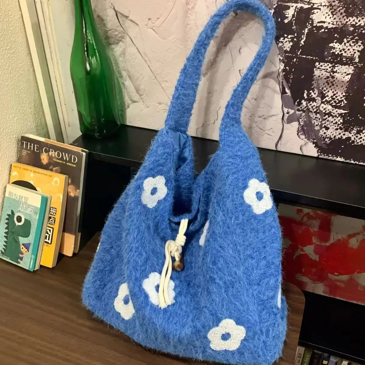 

2025 Новая плюшевая сумка подмышки с цветочным принтом, женская милая сумка на плечо с цветком, женский меховой кошелек, пушистая сумка-тоут на осень и зиму