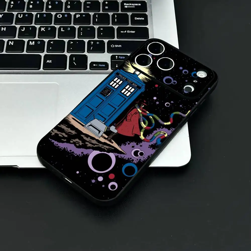 D-Doctor Who جراب هاتف أنيق أسود متجمد TPU جراب هاتف آيفون 12-17. تصميم مطلي بخاخ للأشعة فوق البنفسجية، حماية يومية مضادة للسقوط